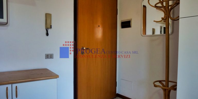 appartamento-monolocale-vendita-terno-d-isola-ingresso