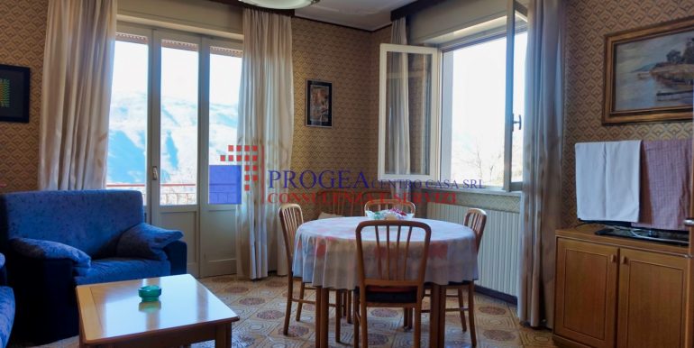 casa-indipendente-in-vendita-a-berbenno-soggiorno