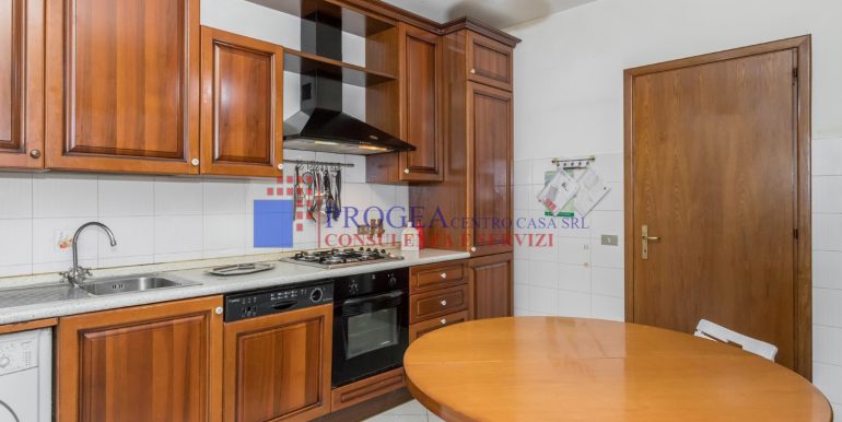 trilocale-in-vendita-a-almenno-san-salvatore-cucina-3