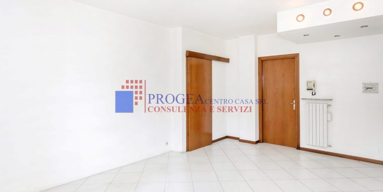 trilocale-in-vendita-a-almenno-san-salvatore-soggiorno-3