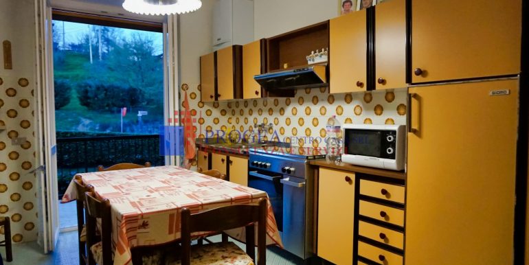 trilocale-in-affitto-a-villa-dalme-cucina-2